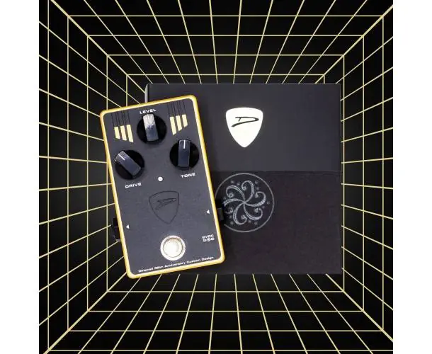 35TH ANNIVERSARY PEDAL BASS DISTORTION Dernier Modèle