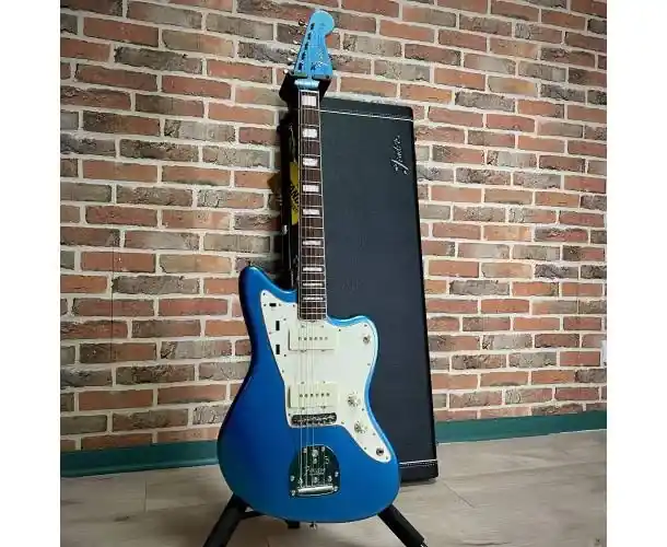 Meilleur Choix JAZZMASTER AMERICAN VINTAGE II 1966 RW LAKE PLACID BLUE + CASE