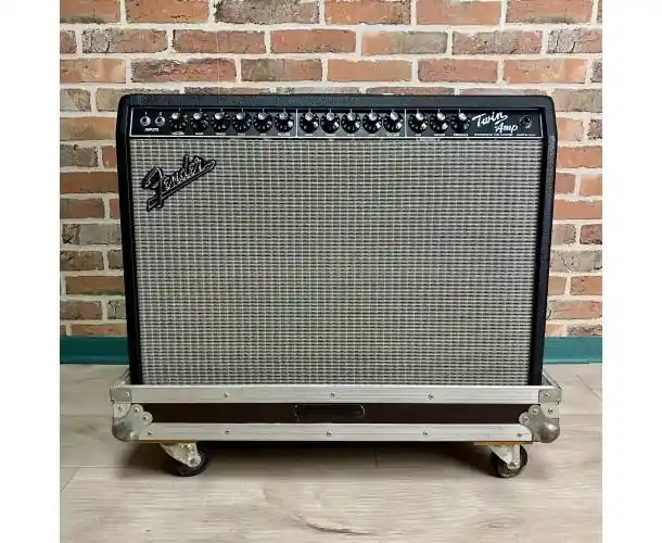 Livraison Express TWIN AMP + CASE
