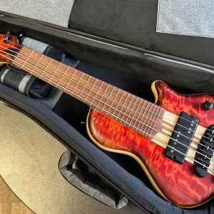 Mayones Cali 5 Mini Bass Curly Poplar - Trans Red Burst Matt Offre Du Jour